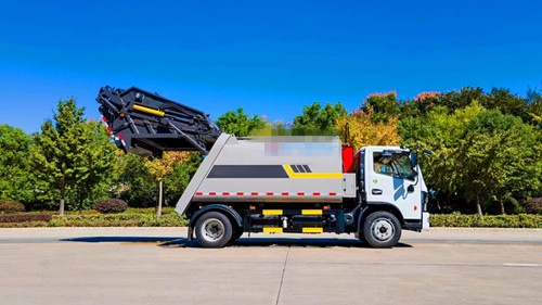 東風(fēng)大福瑞卡壓縮式垃圾車(chē)