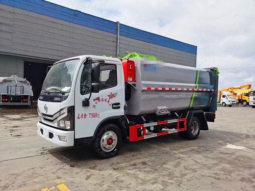 7.5方東風(fēng)小多利卡側裝壓縮垃圾車(chē)