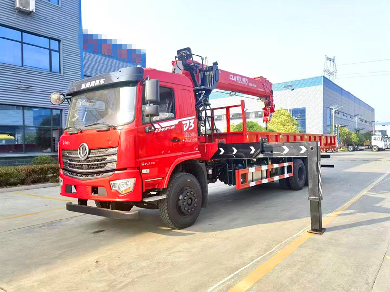 徐工8噸4節臂隨車(chē)吊運輸車(chē)